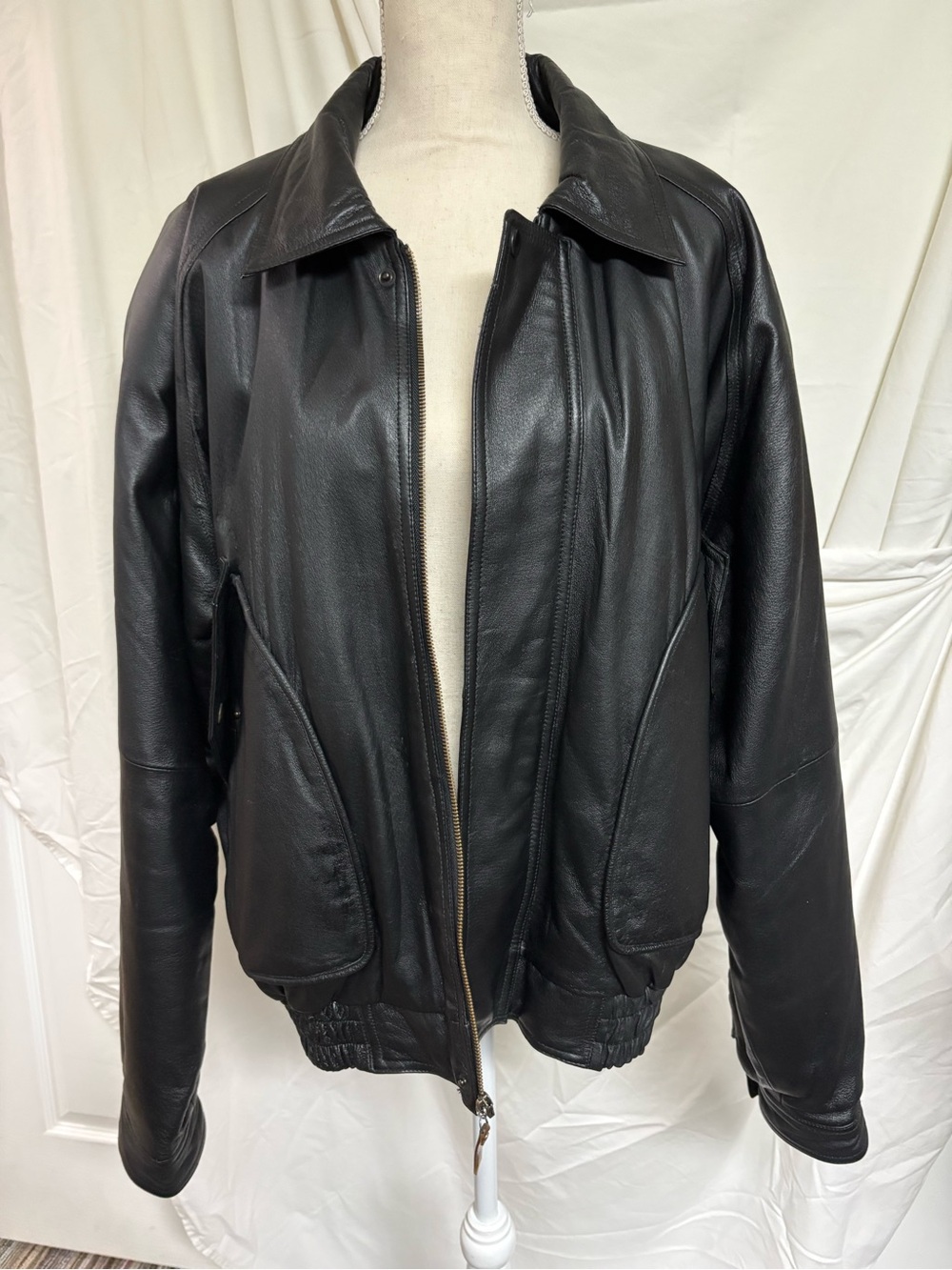 Men's Black Leather Bomber Jacket - Classic Zip Front